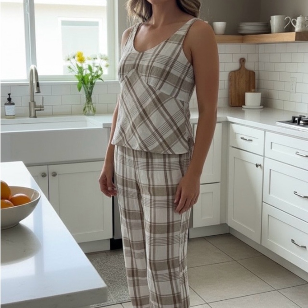 Made In Italy Woman’s ALL IN ALL linen Sleeveless Top & Pants Set Designer